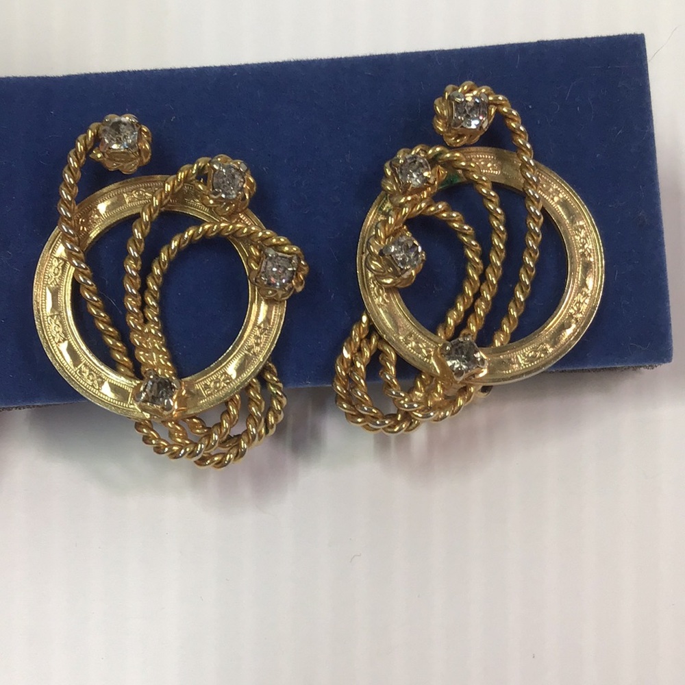 🔥SALESigned Hobe vintage collectible luxury golden swirl & gems clip on earrings